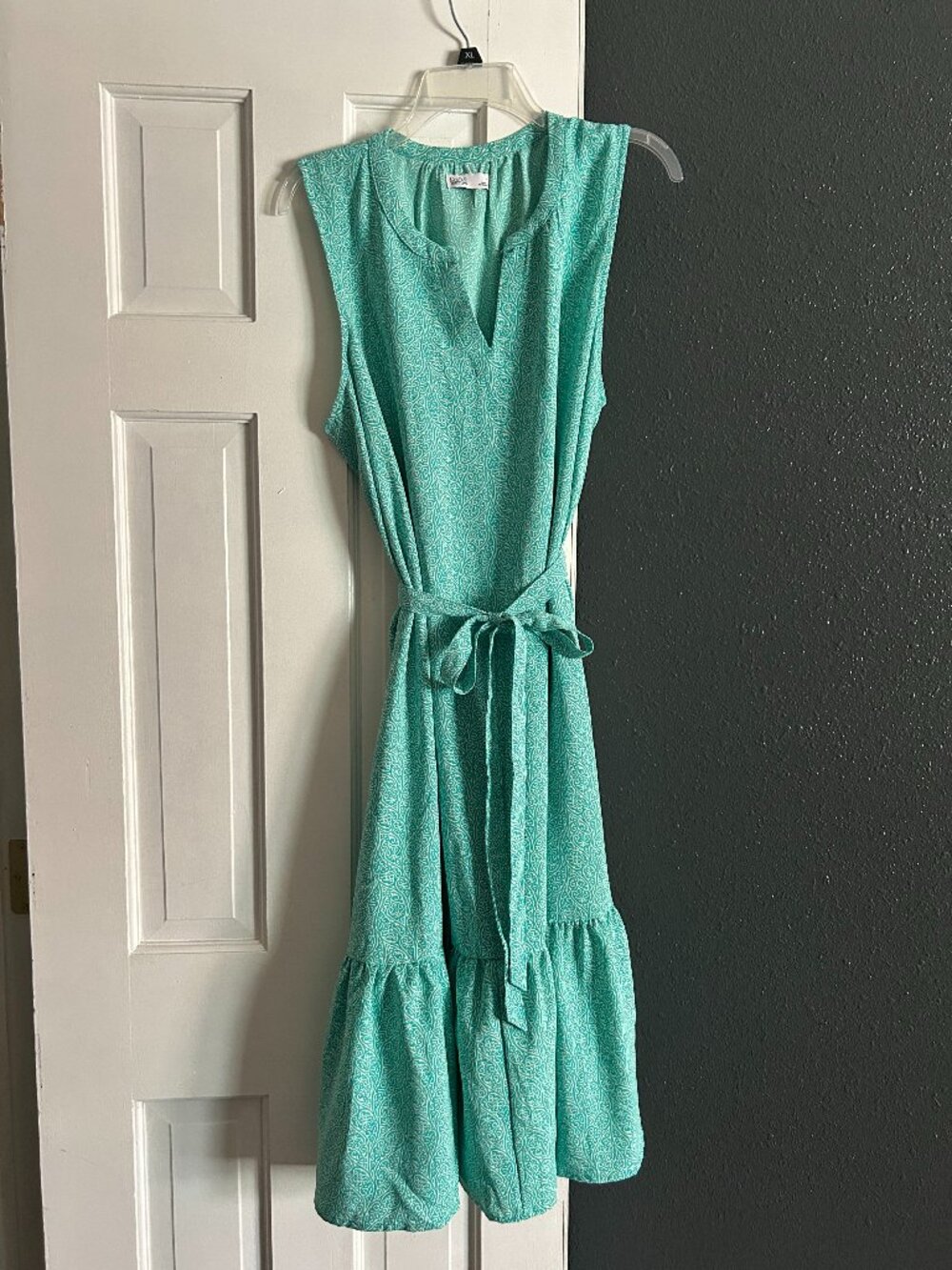 Croft and Borrow Sleeveless Green & White Paisley Midi Belted Dress  L Like New
